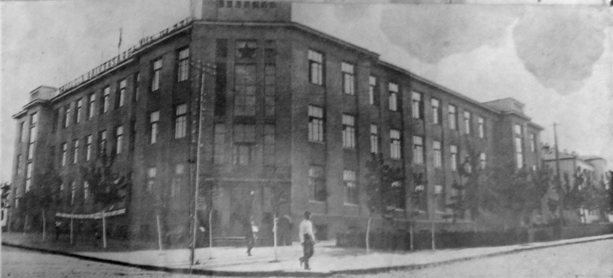  Здание ЦИК МАССР